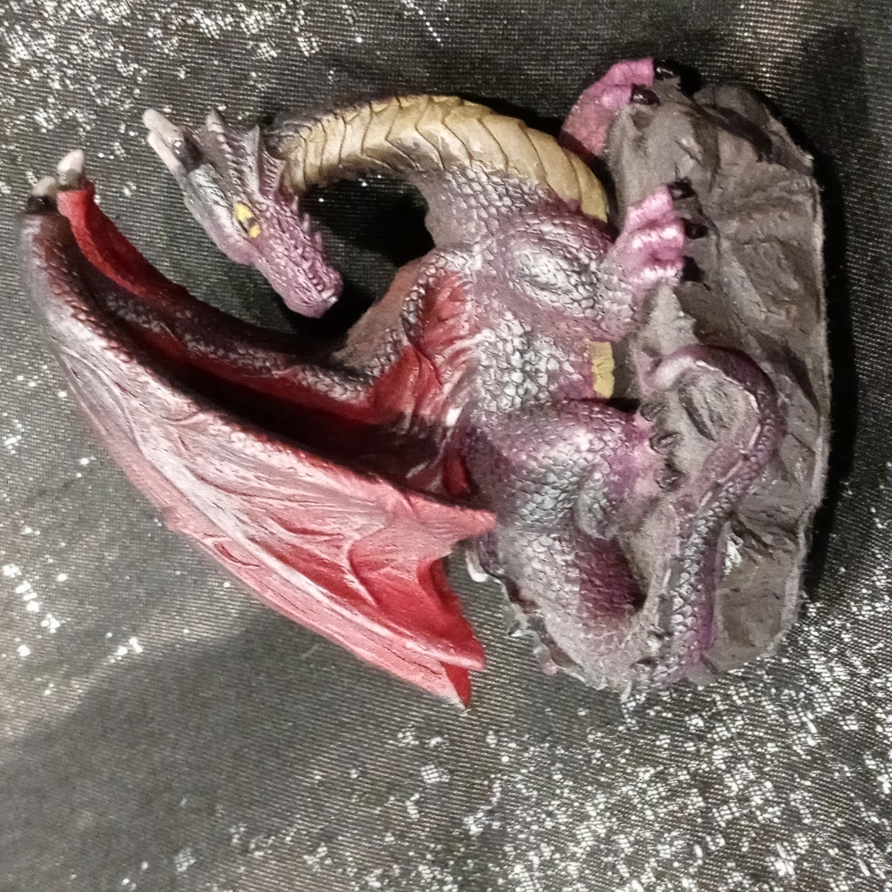 Dragon sculpture figurine